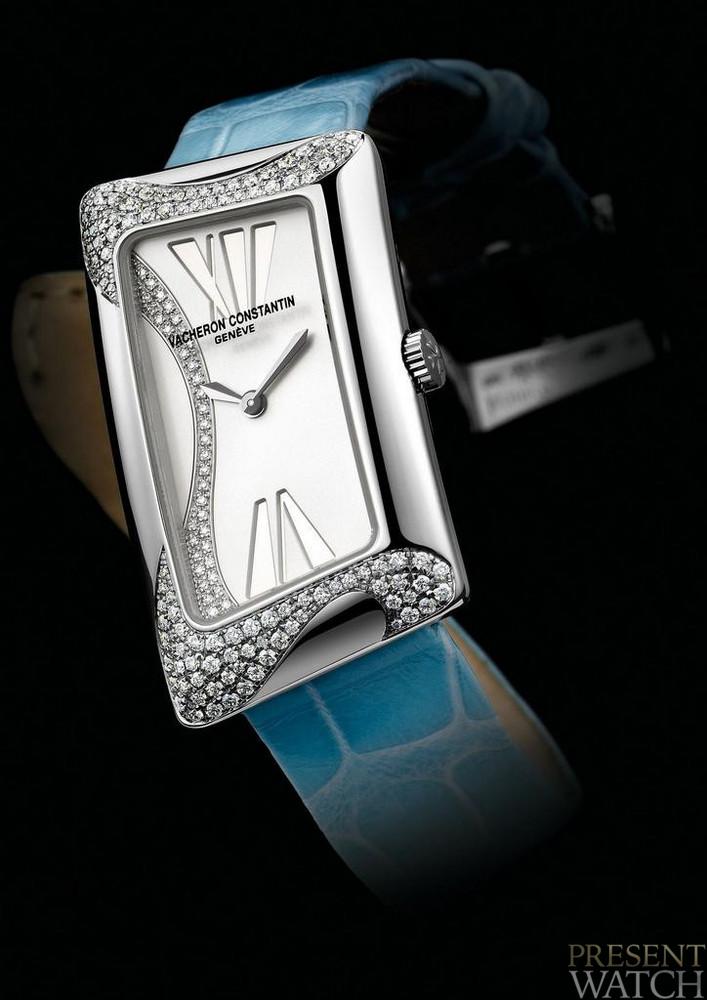1972 CAMBREE HIGH JEWELLERY as a PRESENT
