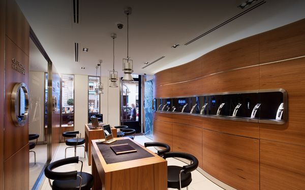 OFFICINE PANERAI BOUTIQUE IN PARIS